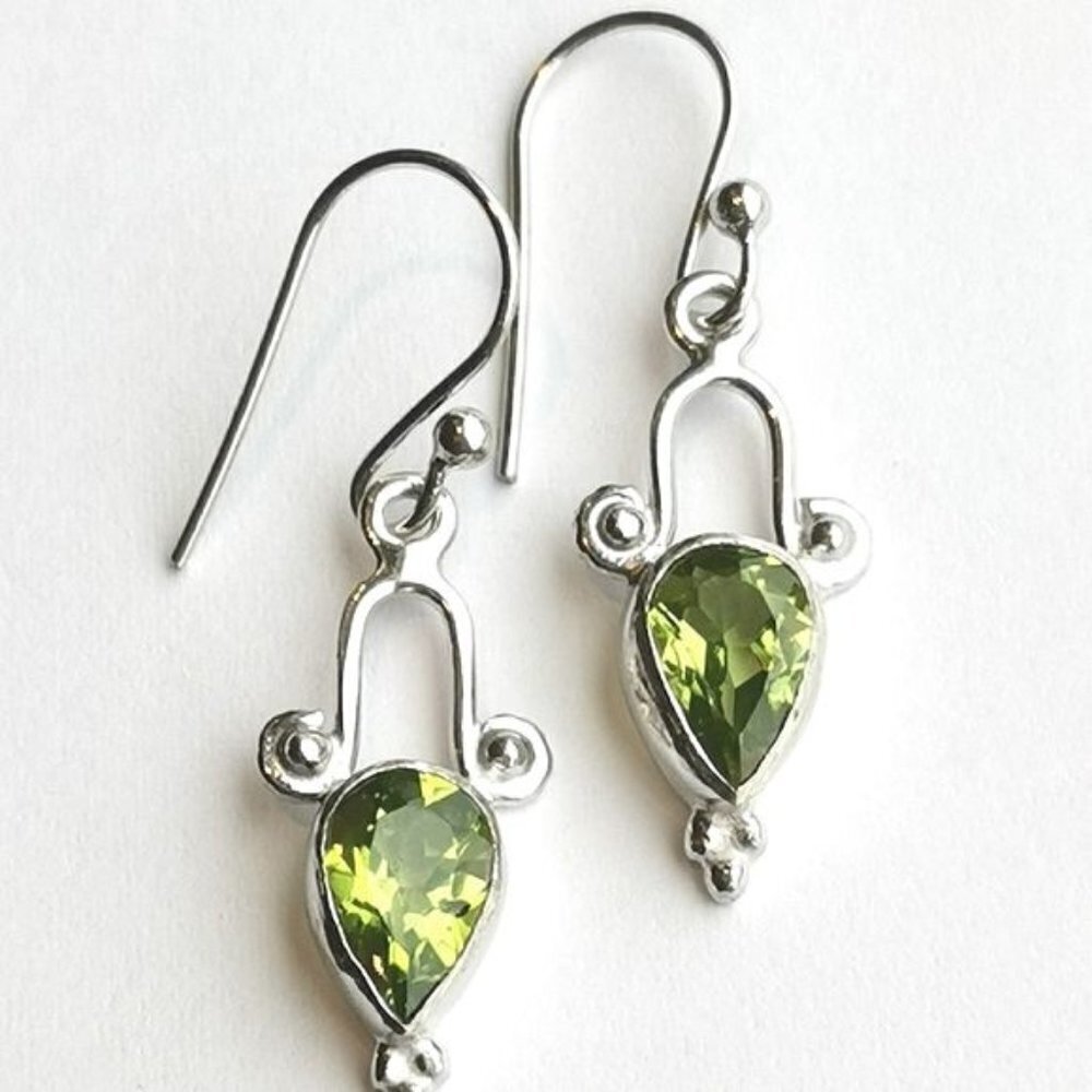 PERIDOT drop dangle earrings in Sterling Silver   🆕